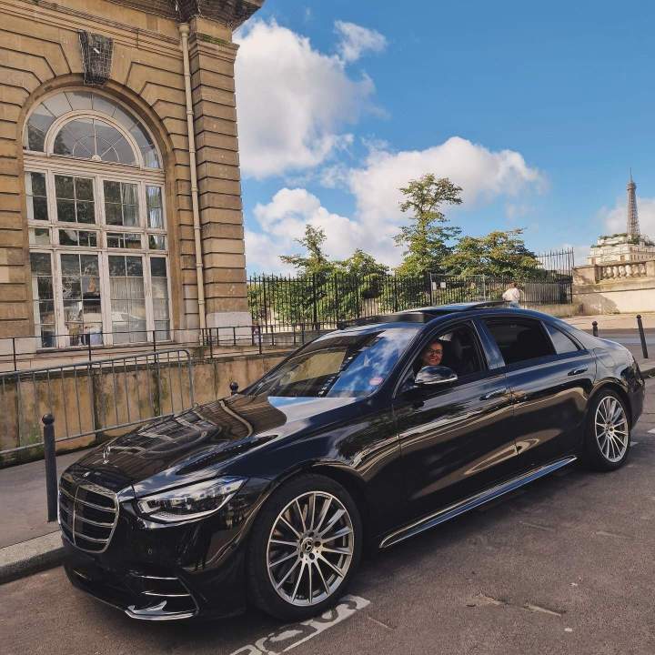 Mise à disposition de véhicule avec chauffeuse Paris