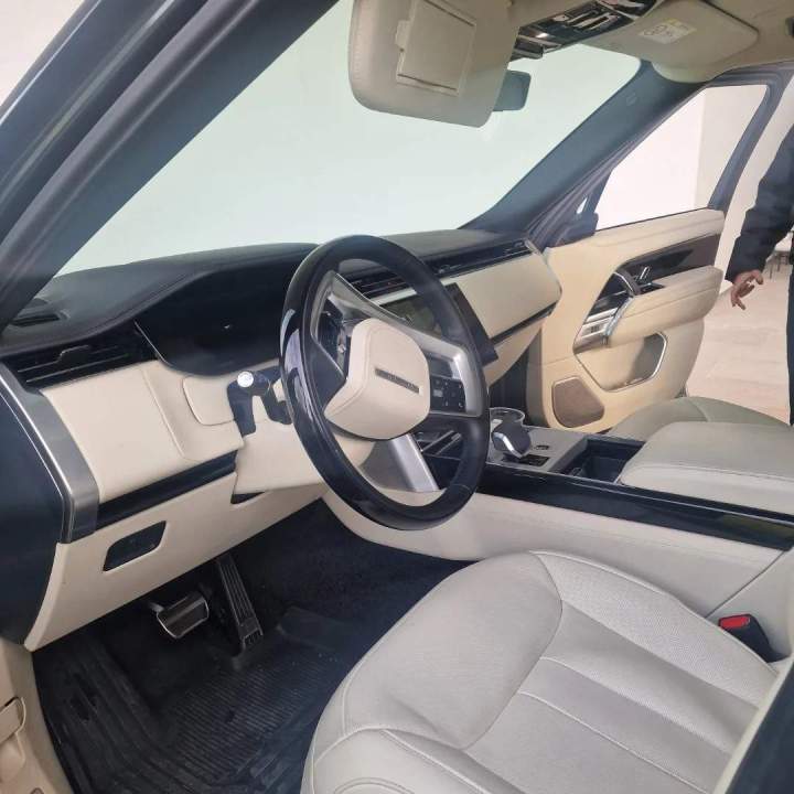 Intérieur avant Mercedes-Benz Classe V Paris