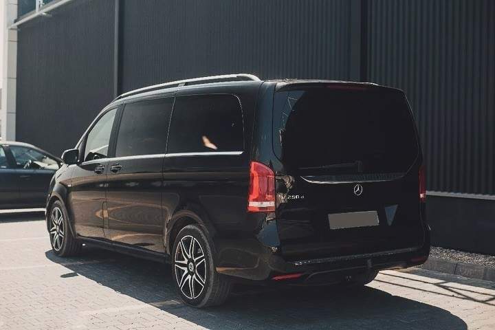 Vu de profil Mercedes-Benz Classe V Paris